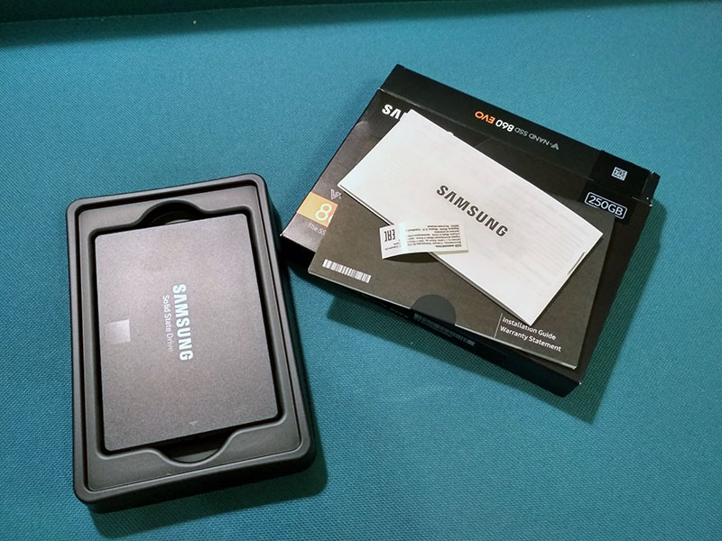 Накопителей samsung 860 evo. Жесткий диск Samsung 860 EVO. Samsung 860 EVO 512 GB. Samsung SSD 990. Твердотельный накопитель Samsung mmcre28g8mxp.